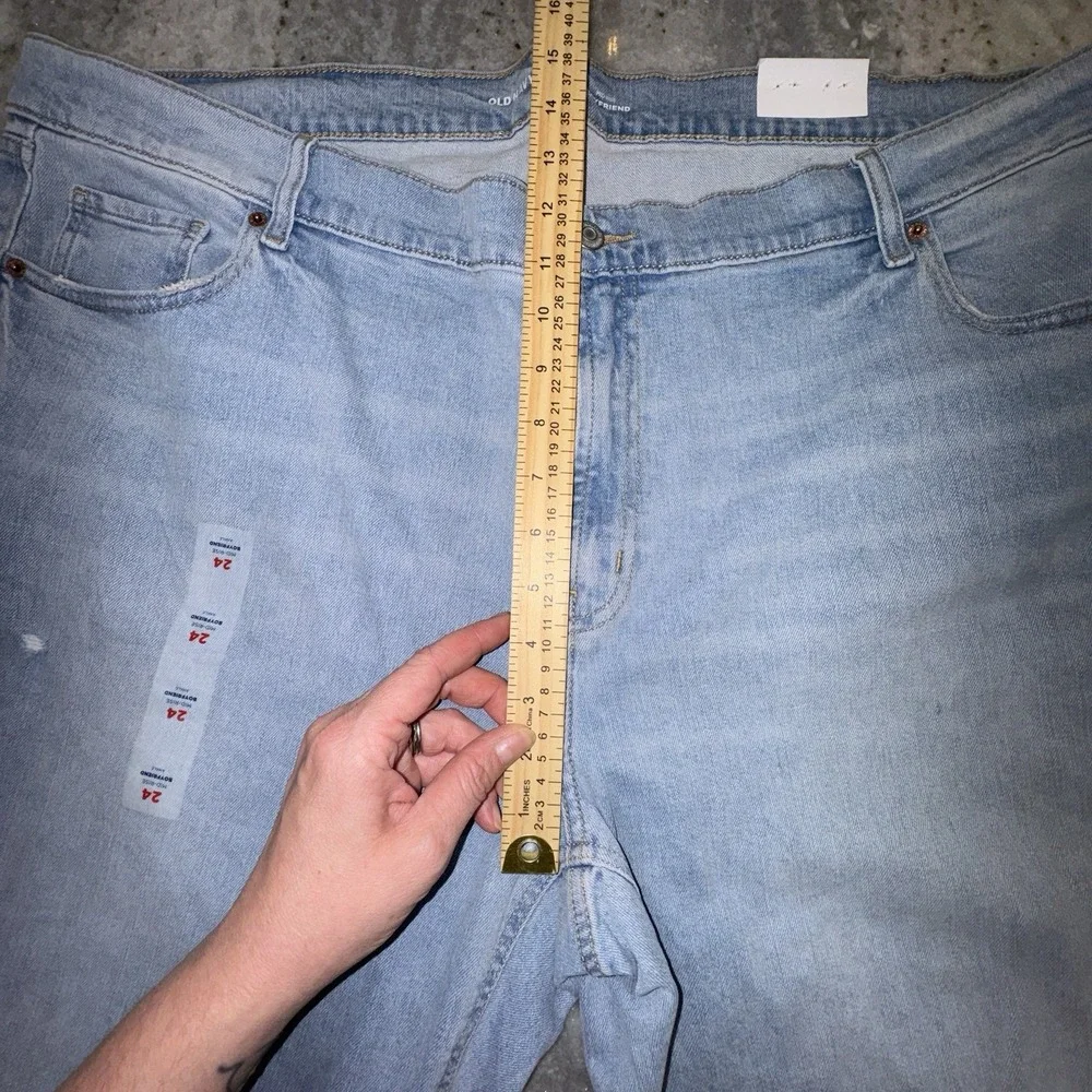 NWT Old Navy Plus Size Capri Jeans 47x25 Sz 24 Boyfriend Mid Rise Light Wash